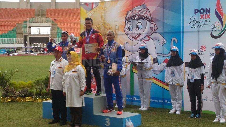 Peraih medali emas 100 meter putra, Yaspi Boby asal Sumatera Barat. - INDOSPORT